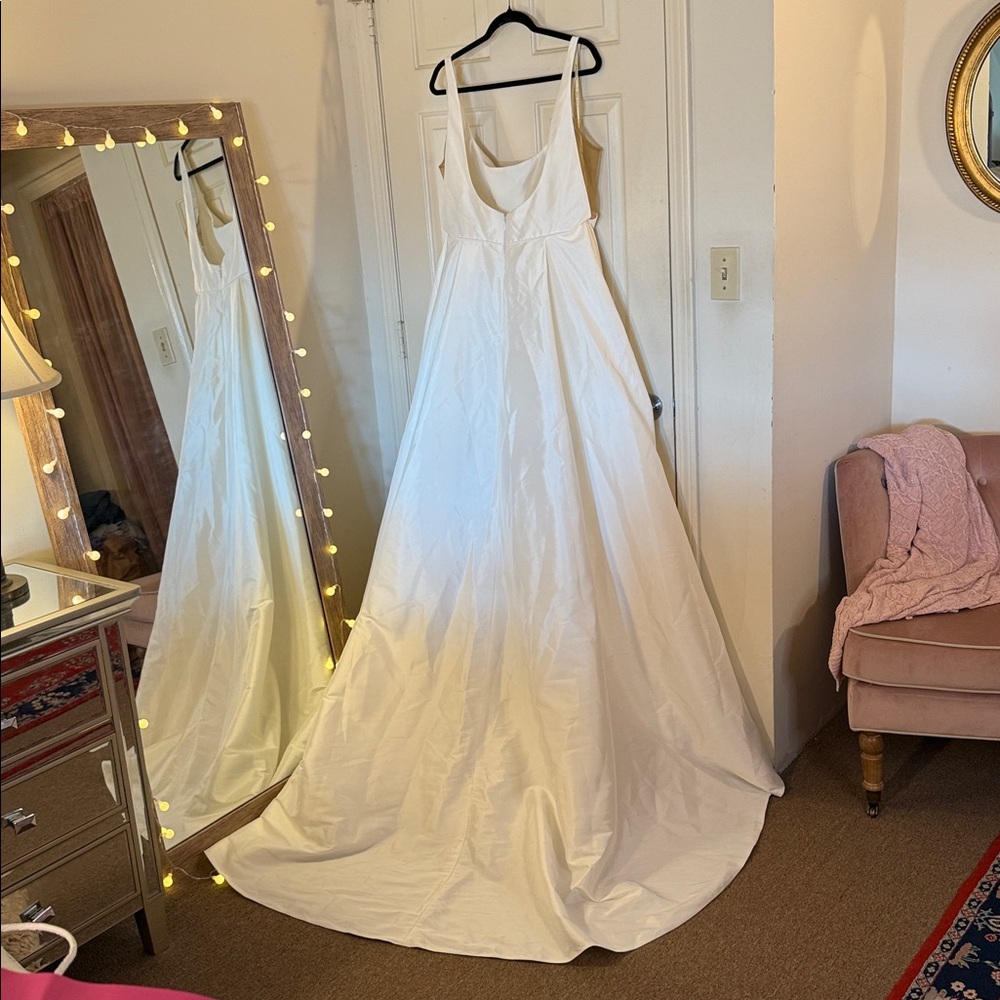 Jenny by Jenny Yoo
Lawrence Square-Neck Open-Back Taffeta
Wedding Gown - Picture 13 of 17
